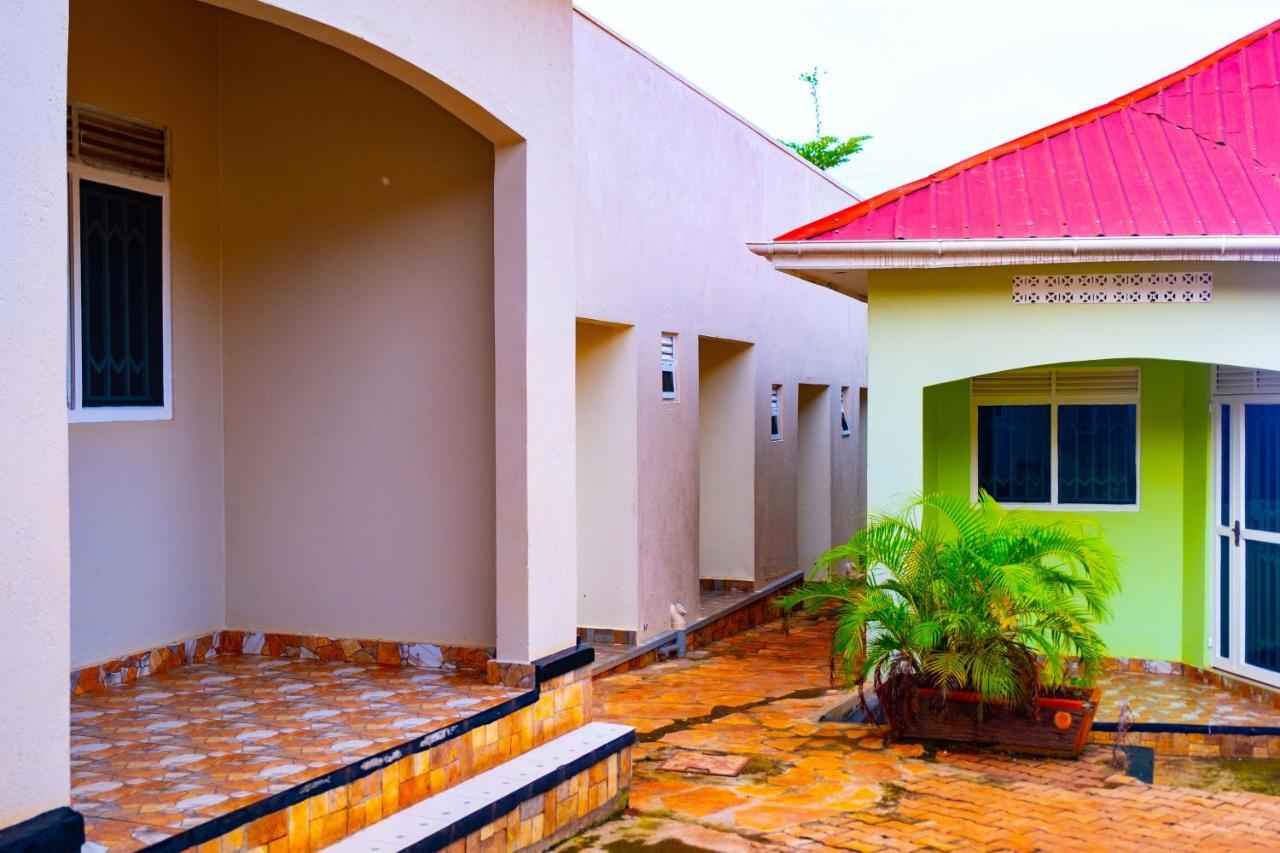 Airport Unique Hotel Entebbe Eksteriør bilde