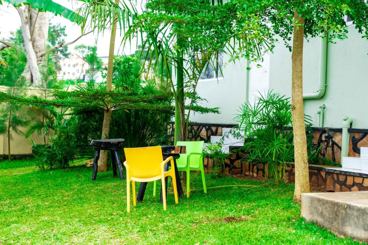 Airport Unique Hotel Entebbe Eksteriør bilde