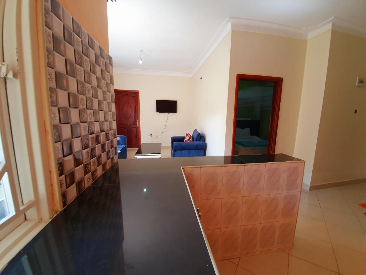Airport Unique Hotel Entebbe Eksteriør bilde