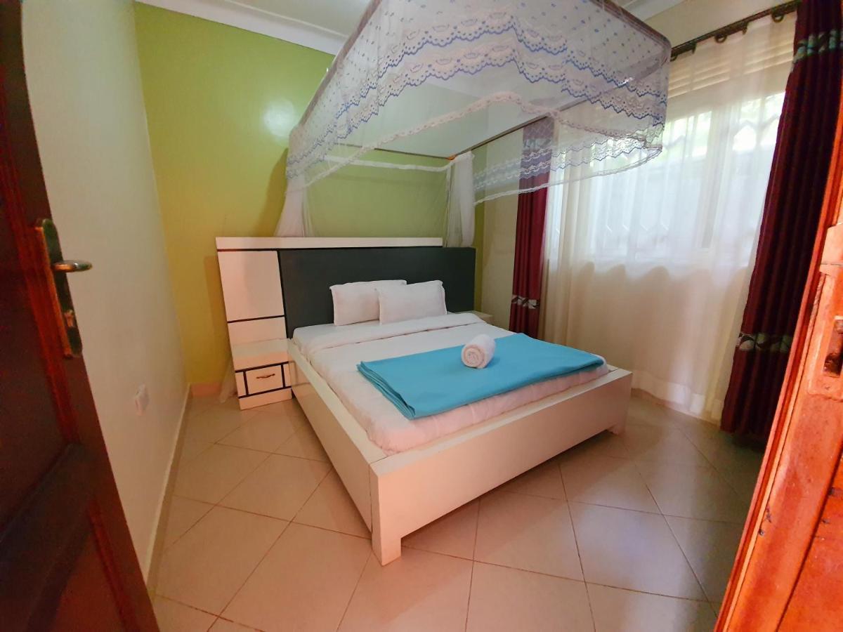Airport Unique Hotel Entebbe Eksteriør bilde